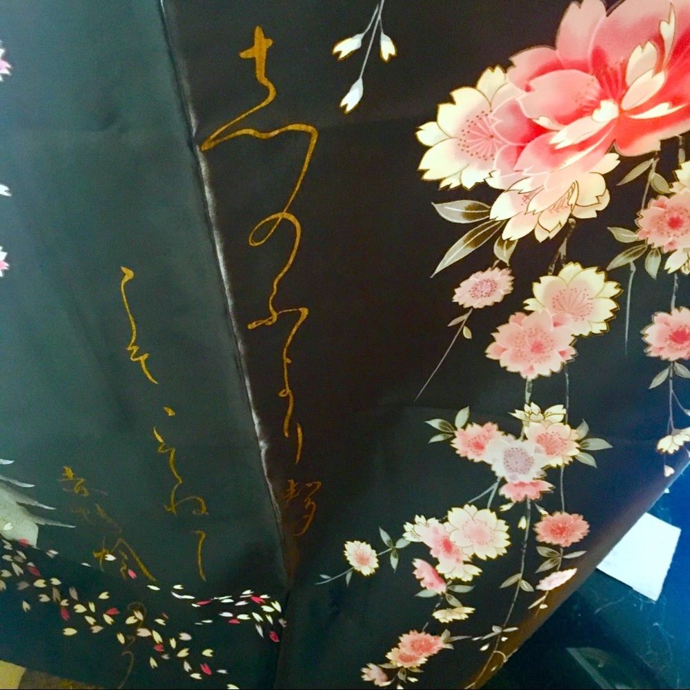 NEW! Traditional Japanese Garden Floral Kimono - Picture 6 of 8